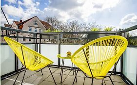 Homefy Come-Together Apartment - Balkon - Aufzug - Free Parking - Smart Tvs